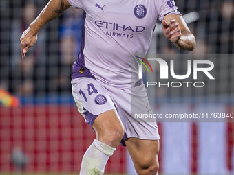 Oriol Romeu of Girona FC is in action with the ball during the La Liga EA Sports 2024/25 football match between Getafe CF and Girona FC at E...