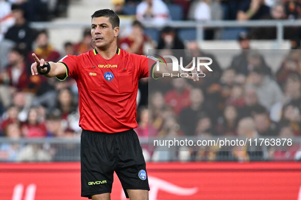 Referee Gianluca Manganiello is in action during the 12th day of the Serie A Championship between A.S. Roma and Bologna F.C. at the Olympic...