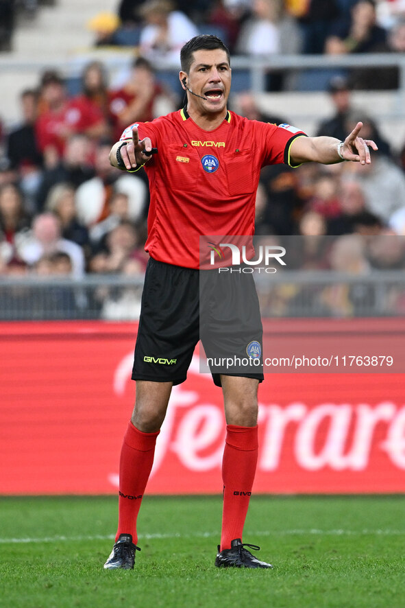 Referee Gianluca Manganiello is in action during the 12th day of the Serie A Championship between A.S. Roma and Bologna F.C. at the Olympic...