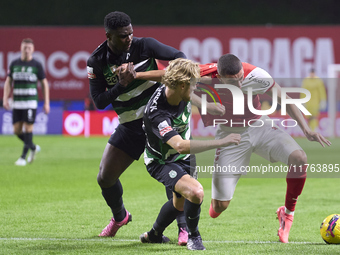 Ousmane Diomande (L) and Morten Hjulmand (C) of Sporting CP compete for the ball with Amine El Ouazzani of SC Braga during the Liga Portugal...