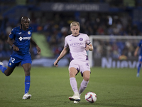 Donny van de Beek of Girona controls the ball during the La Liga 2024/25 match between Getafe and Girona at Coliseum Stadium in Madrid, Spai...