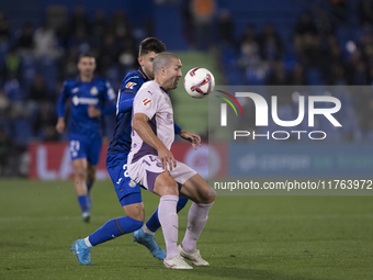 Oriol Romeu of Girona is in action during the La Liga 2024/25 match between Getafe and Girona at Coliseum Stadium in Madrid, Spain, on Novem...