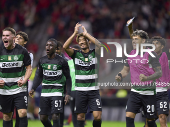 Players of Sporting CP celebrate victory after the Liga Portugal Betclic match between SC Braga and Sporting CP at Estadio Municipal de Brag...