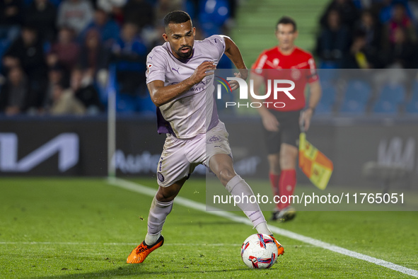 Yangel Herrera of Girona FC is in action with the ball during the La Liga EA Sports 2024/25 football match between Getafe CF and Girona FC a...