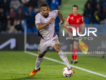 Yangel Herrera of Girona FC is in action with the ball during the La Liga EA Sports 2024/25 football match between Getafe CF and Girona FC a...