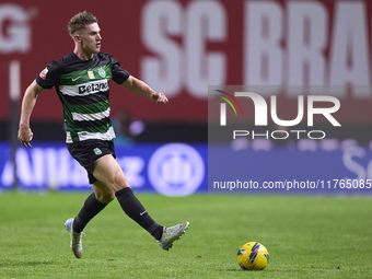 Viktor Gyokeres of Sporting CP is in action during the Liga Portugal Betclic match between SC Braga and Sporting CP at Estadio Municipal de...