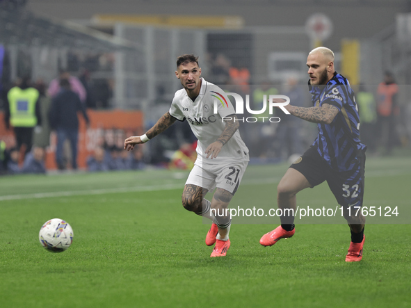 Matteo Politano participates in the Serie A 2024-2025 match between Inter and Napoli in Milano, Italy, on November 10, 2024 