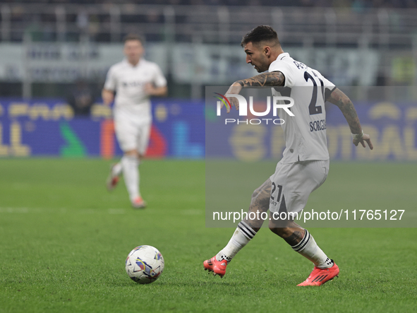 Matteo Politano participates in the Serie A 2024-2025 match between Inter and Napoli in Milano, Italy, on November 10, 2024 