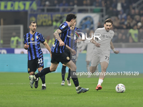 Khvicha Kvaratskhelia participates in the Serie A 2024-2025 match between Inter and Napoli in Milano, Italy, on November 10, 2024. 