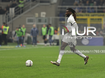 Frank Anguissa participates in the Serie A 2024-2025 match between Inter and Napoli in Milano, Italy, on November 10, 2024. (