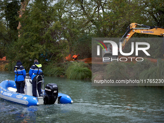 Gendarmes patrol the Canal du Midi to block any attempt by zadists to help 'ecureuils'. The Gendarmerie blocks access to one of the rivers o...