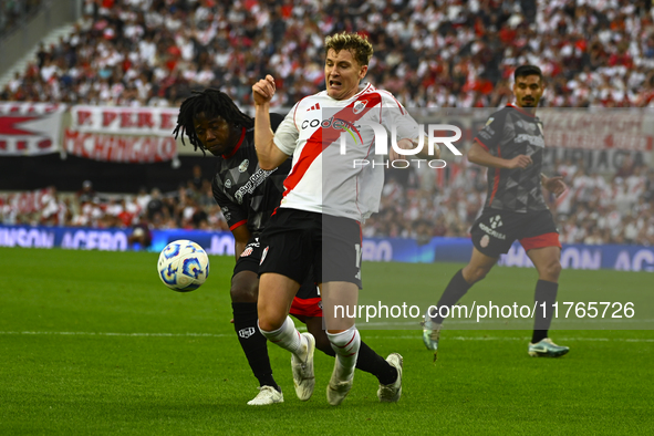 Facundo Colidio of River Plate competes for the ball against Carlos Sanchez of Barracas Central during a Liga Profesional 2024 match between...