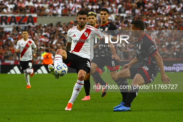 Santiago Simon of River Plate competes for the ball against Maximiliano Puig of Barracas Central during a Liga Profesional 2024 match betwee...