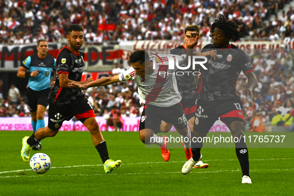 Pablo Solari of River Plate competes for the ball against Carlos Sanchez of Barracas Central during a Liga Profesional 2024 match between Ri...