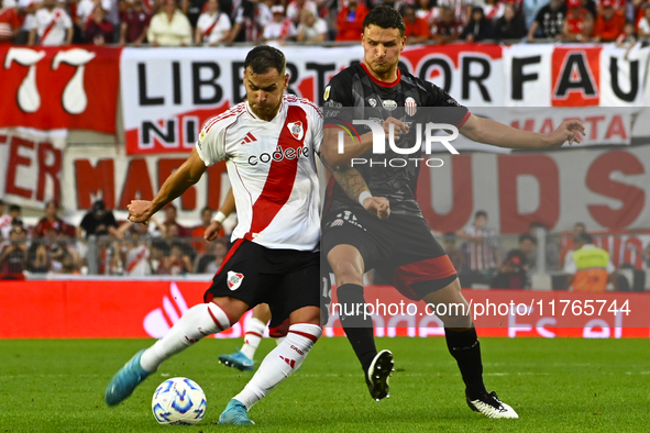 Leandro Gonzalez Pirez of River Plate competes for the ball against Nicolas Caparro of Barracas Central during a Liga Profesional 2024 match...