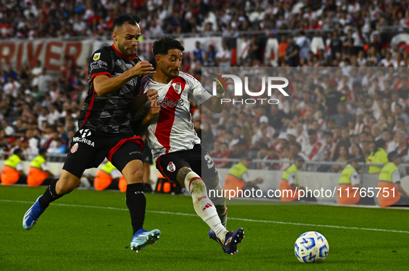 Milton Casco of River Plate competes for the ball against Maximiliano Puig of Barracas Central during a Liga Profesional 2024 match between...