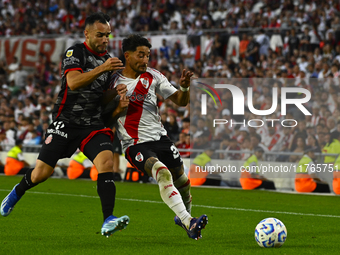 Milton Casco of River Plate competes for the ball against Maximiliano Puig of Barracas Central during a Liga Profesional 2024 match between...