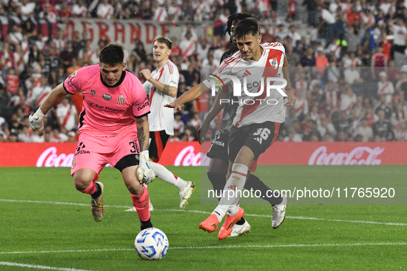 Pablo Solari of River Plate and Marcelo MNino of Barracas Central are present during the match between River Plate and Barracas Central at E...