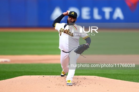 Las Aguilas Cibaenas starting pitcher Johnny Cueto #47 throws during the first inning of a baseball game against Los Tigres del Licey at Cit...