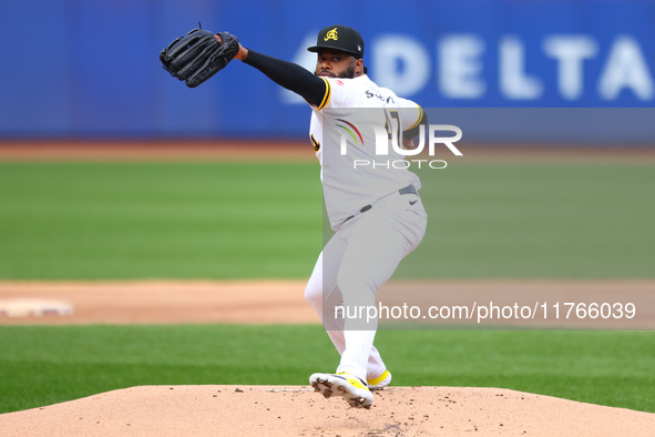 Las Aguilas Cibaenas starting pitcher Johnny Cueto #47 throws during the first inning of a baseball game against Los Tigres del Licey at Cit...