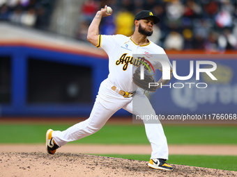 Las Aguilas Cibaenas pitcher Jonathan Hernandez #72 throws during the seventh inning of a baseball game against Los Tigres del Licey at Citi...