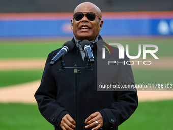 Merengue performer Rubby Perez sings the anthem of the Dominican Republic before the baseball game between Los Tigres del Licey and Las Agui...