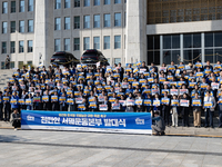 Democratic Party Floor Leader Park Chan-dae (center) and other Democratic Party lawmakers chant slogans during the launch ceremony of the 10...