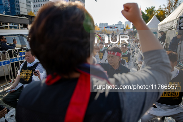 Members of the Cargo Truckers Solidarity Division of the Korean Public Service and Transport Workers' Union under the Korean Confederation o...