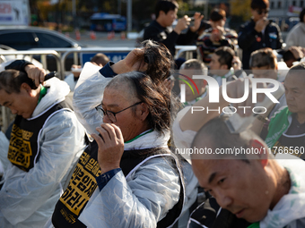 Members of the Cargo Truckers Solidarity Division of the Korean Public Service and Transport Workers' Union under the Korean Confederation o...