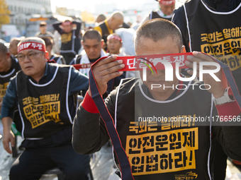 Members of the Cargo Truckers Solidarity Division of the Korean Public Service and Transport Workers' Union under the Korean Confederation o...