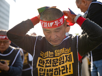 Members of the Cargo Truckers Solidarity Division of the Korean Public Service and Transport Workers' Union under the Korean Confederation o...