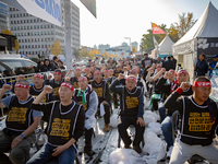 Members of the Cargo Truckers Solidarity Division of the Korean Public Service and Transport Workers' Union under the Korean Confederation o...