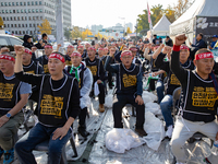 Members of the Cargo Truckers Solidarity Division of the Korean Public Service and Transport Workers' Union under the Korean Confederation o...