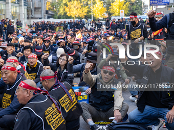 Members of the Cargo Truckers Solidarity Division of the Korean Public Service and Transport Workers' Union under the Korean Confederation o...