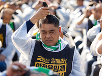 Members of the Cargo Truckers Solidarity Division of the Korean Public Service and Transport Workers' Union under the Korean Confederation o...