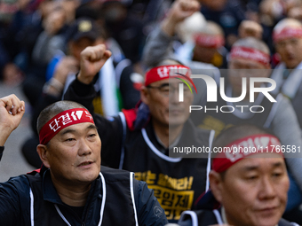 Members of the Cargo Truckers Solidarity Division of the Korean Public Service and Transport Workers' Union under the Korean Confederation o...