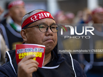 Members of the Cargo Truckers Solidarity Division of the Korean Public Service and Transport Workers' Union under the Korean Confederation o...