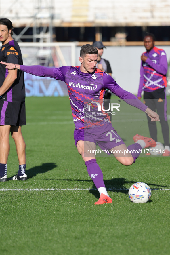 Robin Gosens of ACF Fiorentina warming up before the match betweenthe Italian Serie A football match between ACF Fiorentina and Hellas Veron...