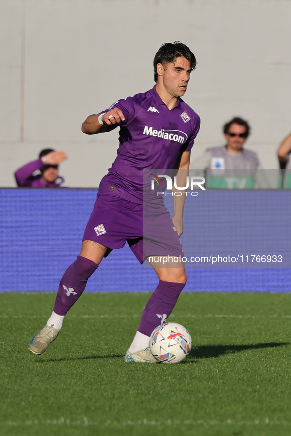 Riccardo Sottil of ACF Fiorentina controls the ball during the Italian Serie A football match between ACF Fiorentina and Hellas Verona FC ,o...