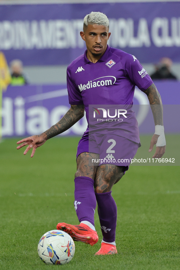 Domilson Cordeiro Dos Santos Dodo of ACF Fiorentina controls the ball during the Italian Serie A football match between ACF Fiorentina and H...