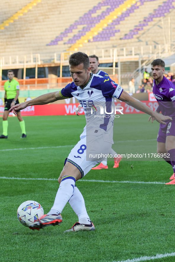 Darko Lazovic of Hellas Verona FC controls the ball during  the Italian Serie A football match between ACF Fiorentina and Hellas Verona FC ,...