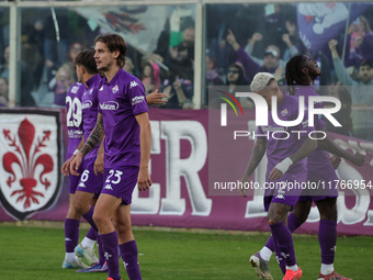 Moise Kean of ACF Fiorentina celebrates with teammates after scoring  goal under the curve of the Florentine fans during the Italian Serie A...