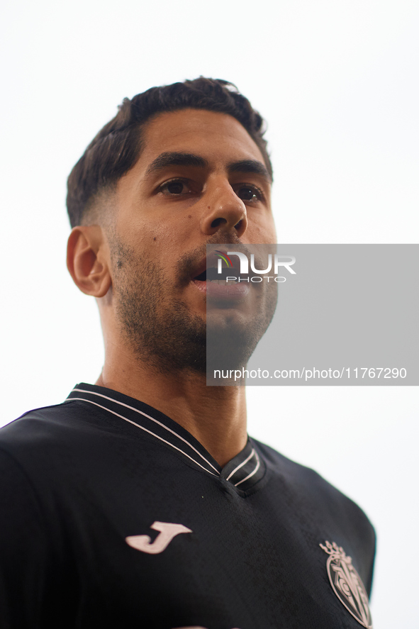 Ayoze of Villarreal CF looks on before the LaLiga EA Sports match between Villarreal CF and Deportivo Alaves at Estadio de la Ceramica in Vi...