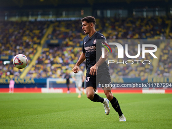 Sergi Cardona of Villarreal CF is in action during the LaLiga EA Sports match between Villarreal CF and Deportivo Alaves at Estadio de la Ce...