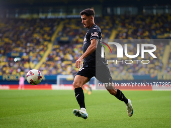 Sergi Cardona of Villarreal CF is in action during the LaLiga EA Sports match between Villarreal CF and Deportivo Alaves at Estadio de la Ce...