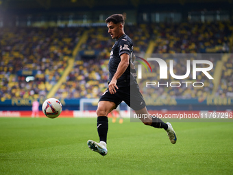 Sergi Cardona of Villarreal CF is in action during the LaLiga EA Sports match between Villarreal CF and Deportivo Alaves at Estadio de la Ce...