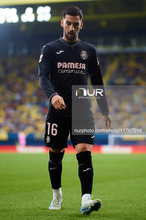 Alex Baena of Villarreal CF looks on during the LaLiga EA Sports match between Villarreal CF and Deportivo Alaves at Estadio de la Ceramica...