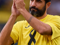 Raul Albiol of Villarreal CF wears a t-shirt supporting the victims of the Valencia floodings and applauds the crowd prior to the LaLiga EA...