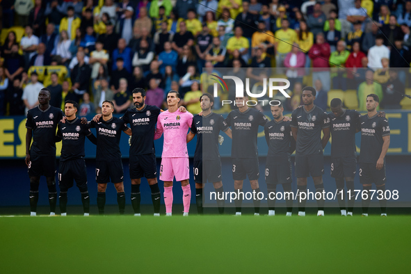 Villarreal CF players observe a minute's silence for the victims of the Valencia floodings before the LaLiga EA Sports match between Villarr...