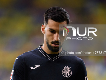 Alex Baena of Villarreal CF looks on during the LaLiga EA Sports match between Villarreal CF and Deportivo Alaves at Estadio de la Ceramica...